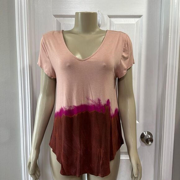 ALFANI PRINTED V-NECK  TOP - Picture 1 of 8